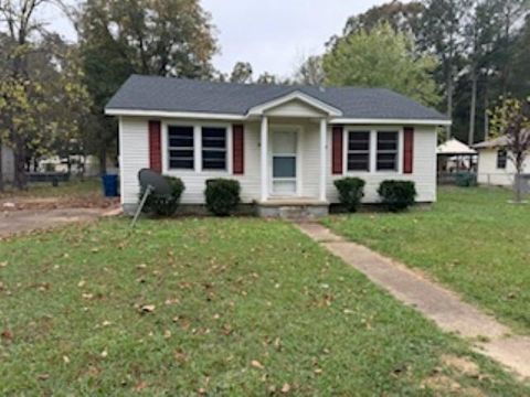 Photo of 80 NORTHCUTT ST, Savannah, TN 38372 (MLS # 10212151)