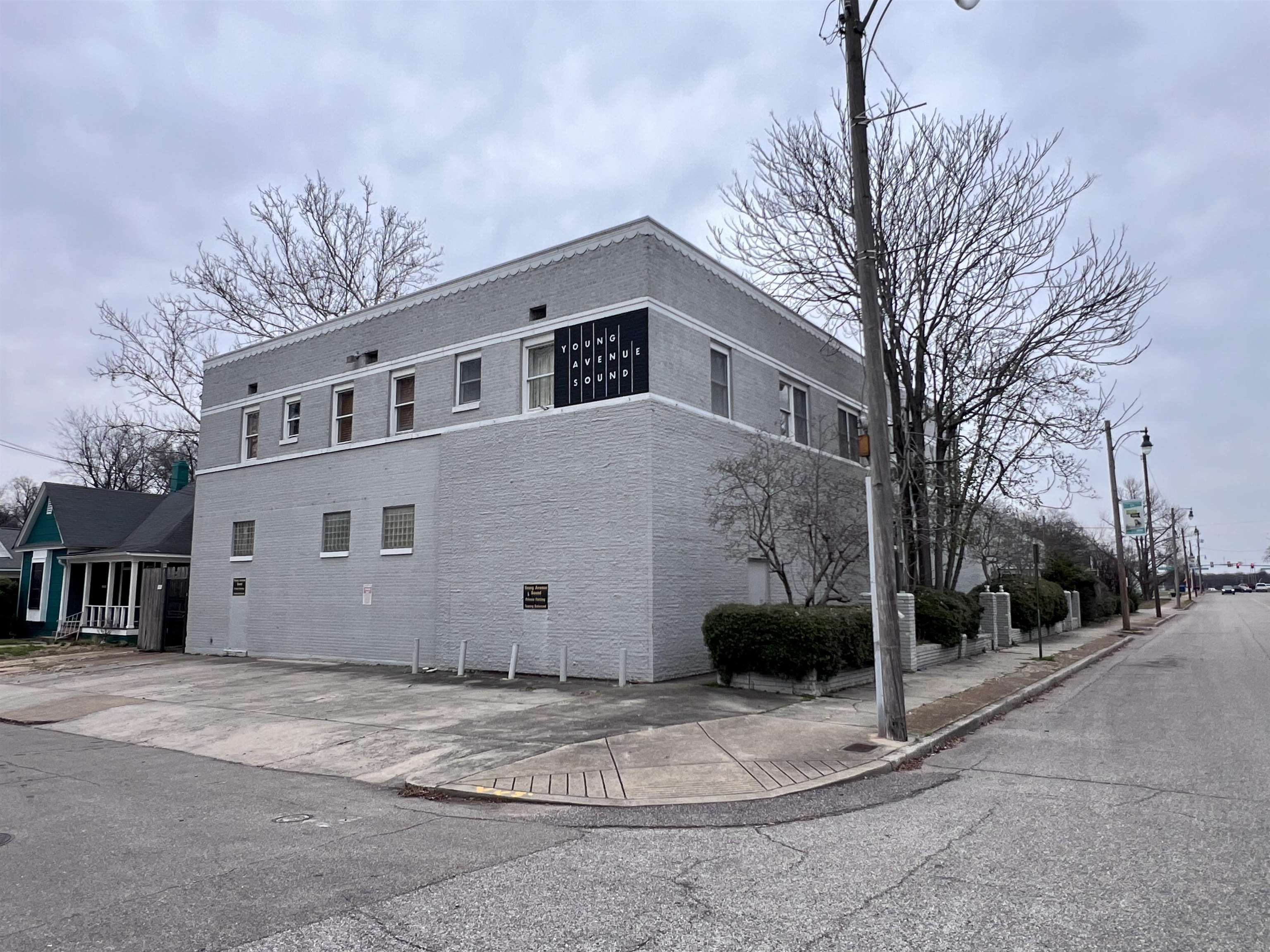 2258 YOUNG AVE