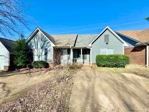 Photo of 5528 GINNERS DR, Memphis, TN 38134 (MLS # 10221708)