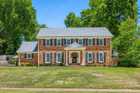 Photo of 2316 THORNWOOD LN, Memphis, TN 38119 (MLS # 10221716)