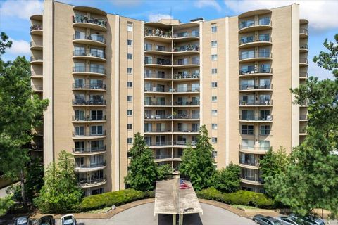 Photo of 475 N HIGHLAND ST 10K #10K, Memphis, TN 38122 (MLS # 10208921)