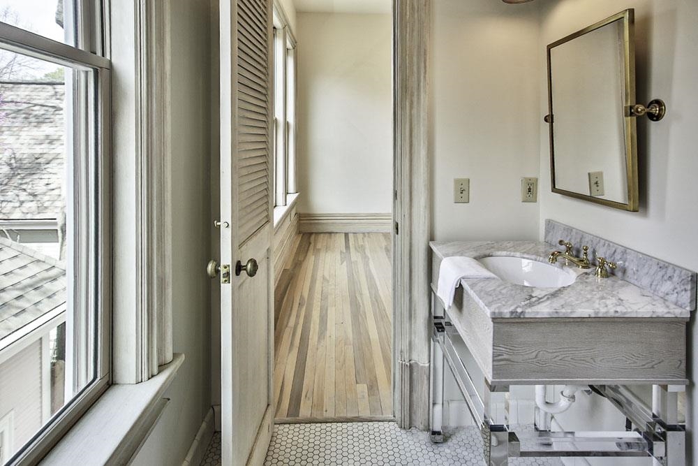 Memphis, Tennessee 38103, United States, 2 Bedrooms Bedrooms, ,3 BathroomsBathrooms,Residential,Active,88353