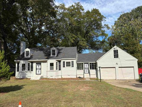 Photo of 936 BROWNLEE RD, Memphis, TN 38116 (MLS # 10209190)