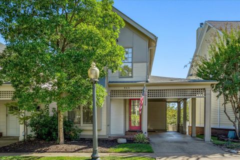 Photo of 844 HARBOR ISLE CIR E, Memphis, TN 38103 (MLS # 10208991)