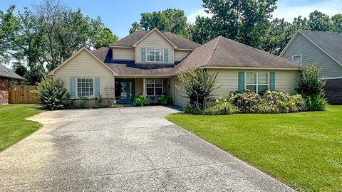 Photo of 9861 ALEXANDERS RIDGE DR, Olive Branch, MS 38654 (MLS # 10201303)