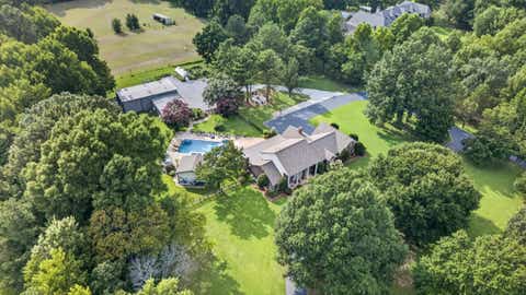 Photo of 655 BRAY STATION RD, Collierville, TN 38017 (MLS # 10227336)