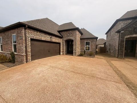 Photo of 568 ROSALIE WOODS DR, Cordova, TN 38018 (MLS # 10215191)