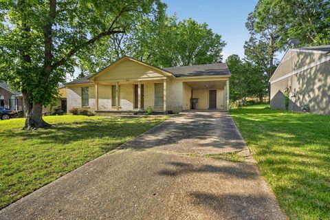 Photo of 3367 REDCLIFF DR, Memphis, TN 38128 (MLS # 10220099)