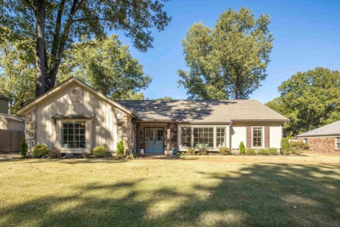 Photo of 7452 APPLE VALLEY RD, Germantown, TN 38138 (MLS # 10233317)