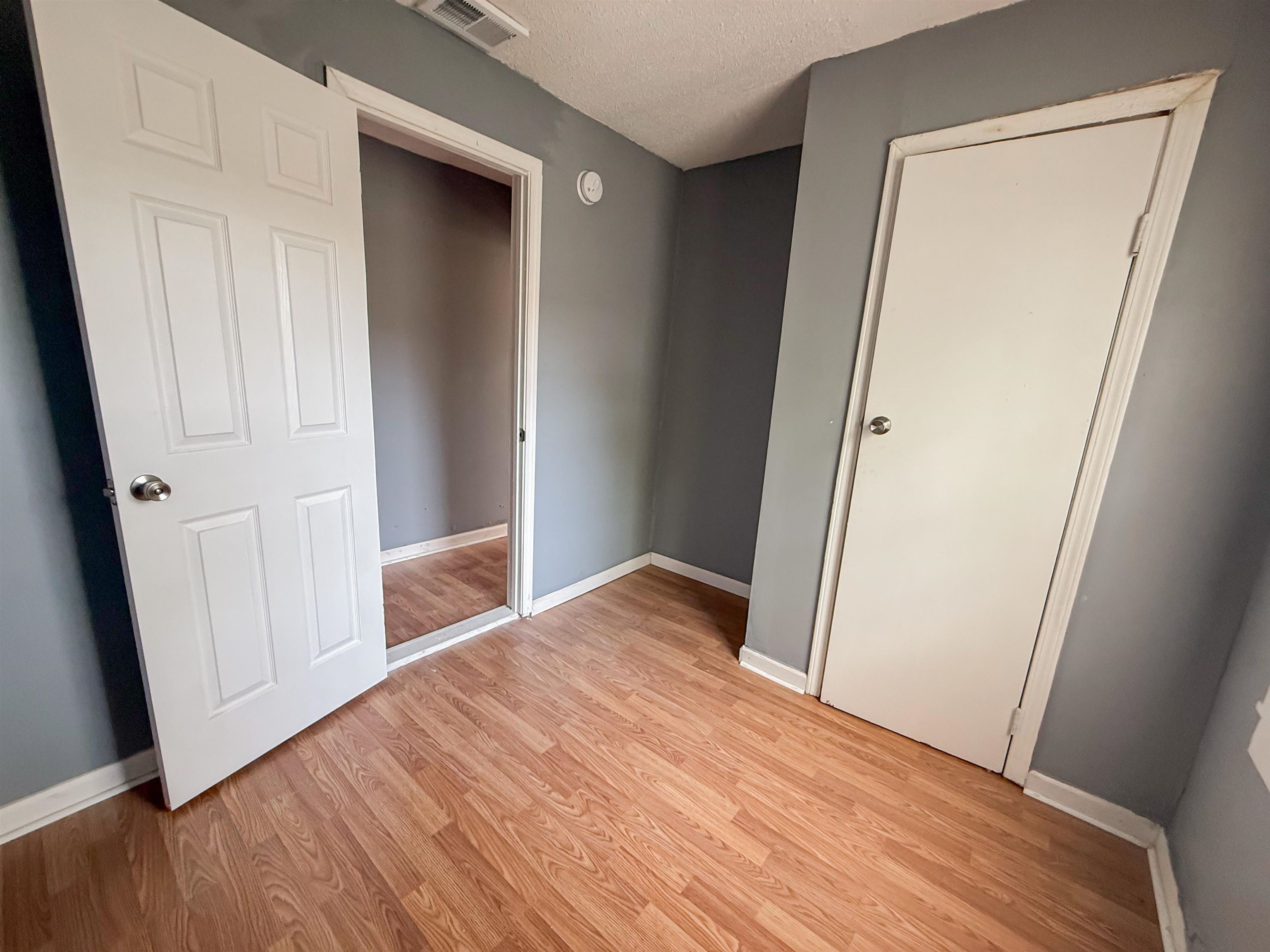 2235 SHANNON AVE - Photo 2