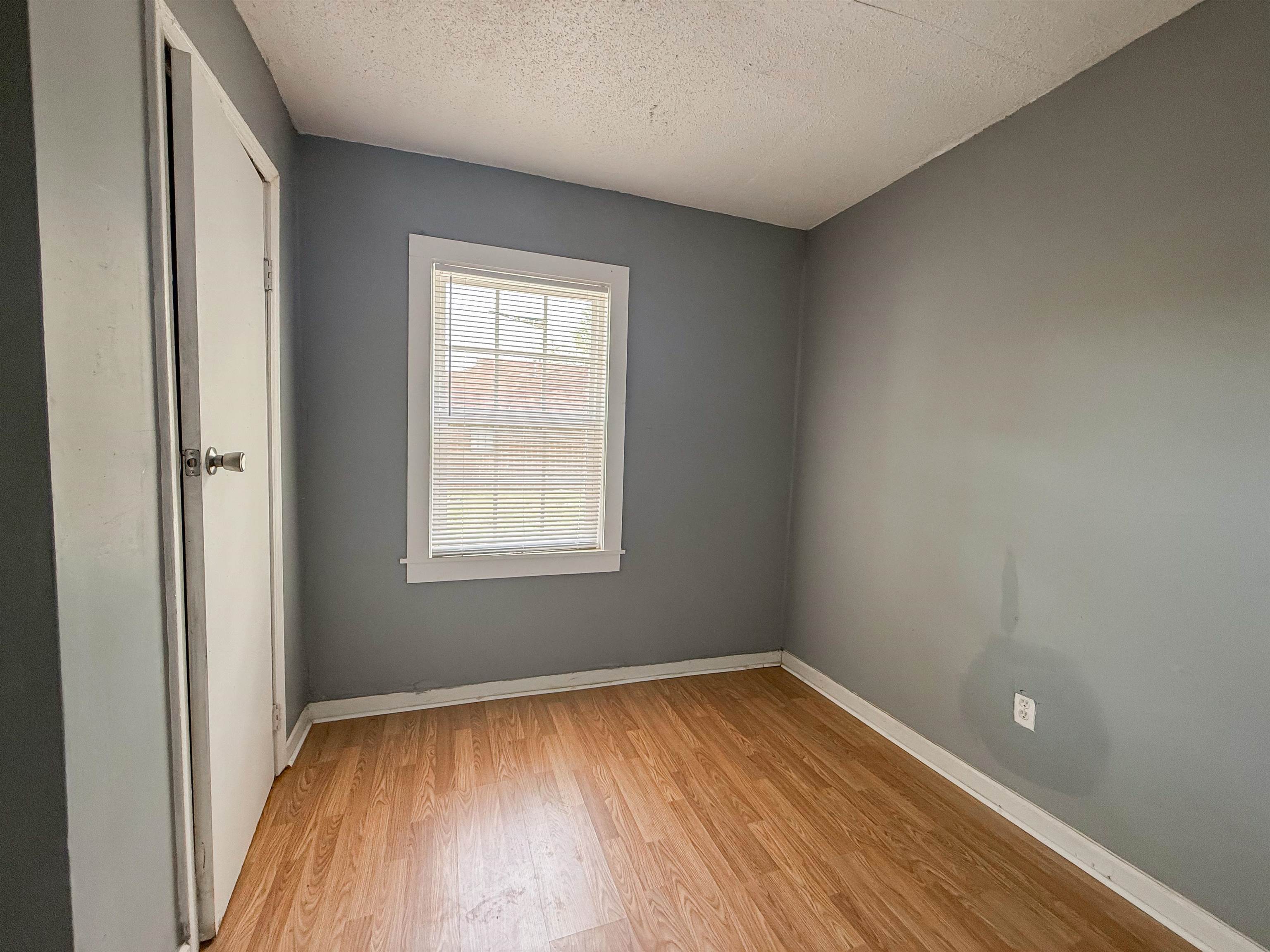 2235 SHANNON AVE - Photo 3
