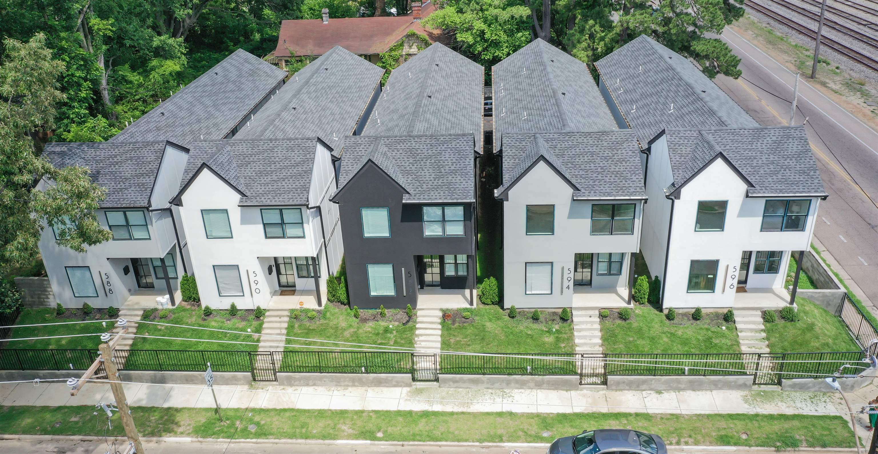 596 HAYNES ST - Photo 2