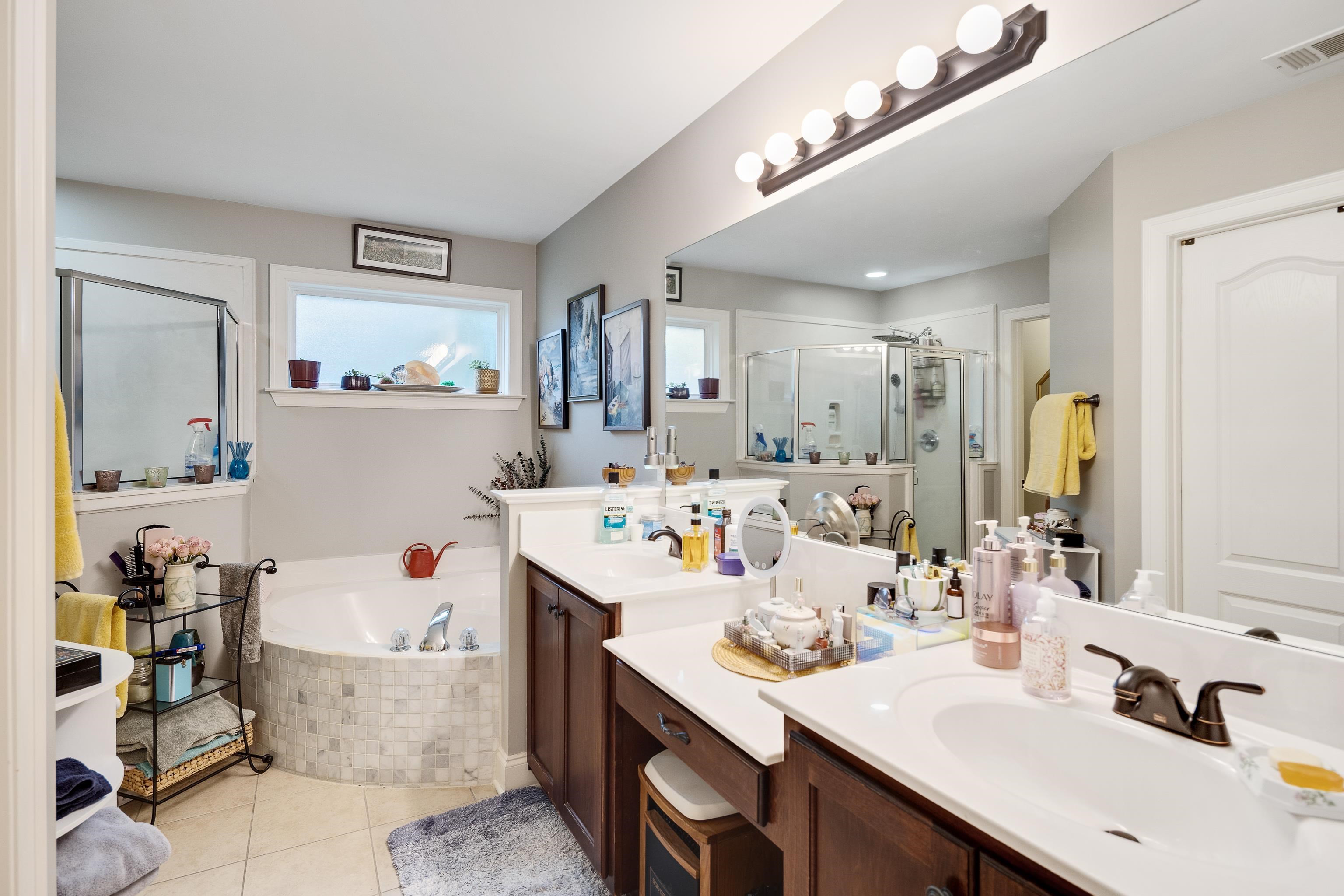 Oakland, Tennessee 38060, United States, 5 Bedrooms Bedrooms, ,3 BathroomsBathrooms,Residential,Active,257108