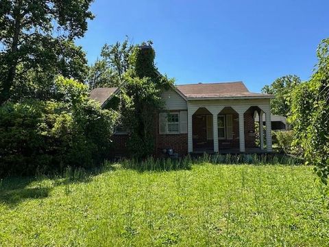 Photo of 335 PATTERSON RD, Savannah, TN 38372 (MLS # 10221406)