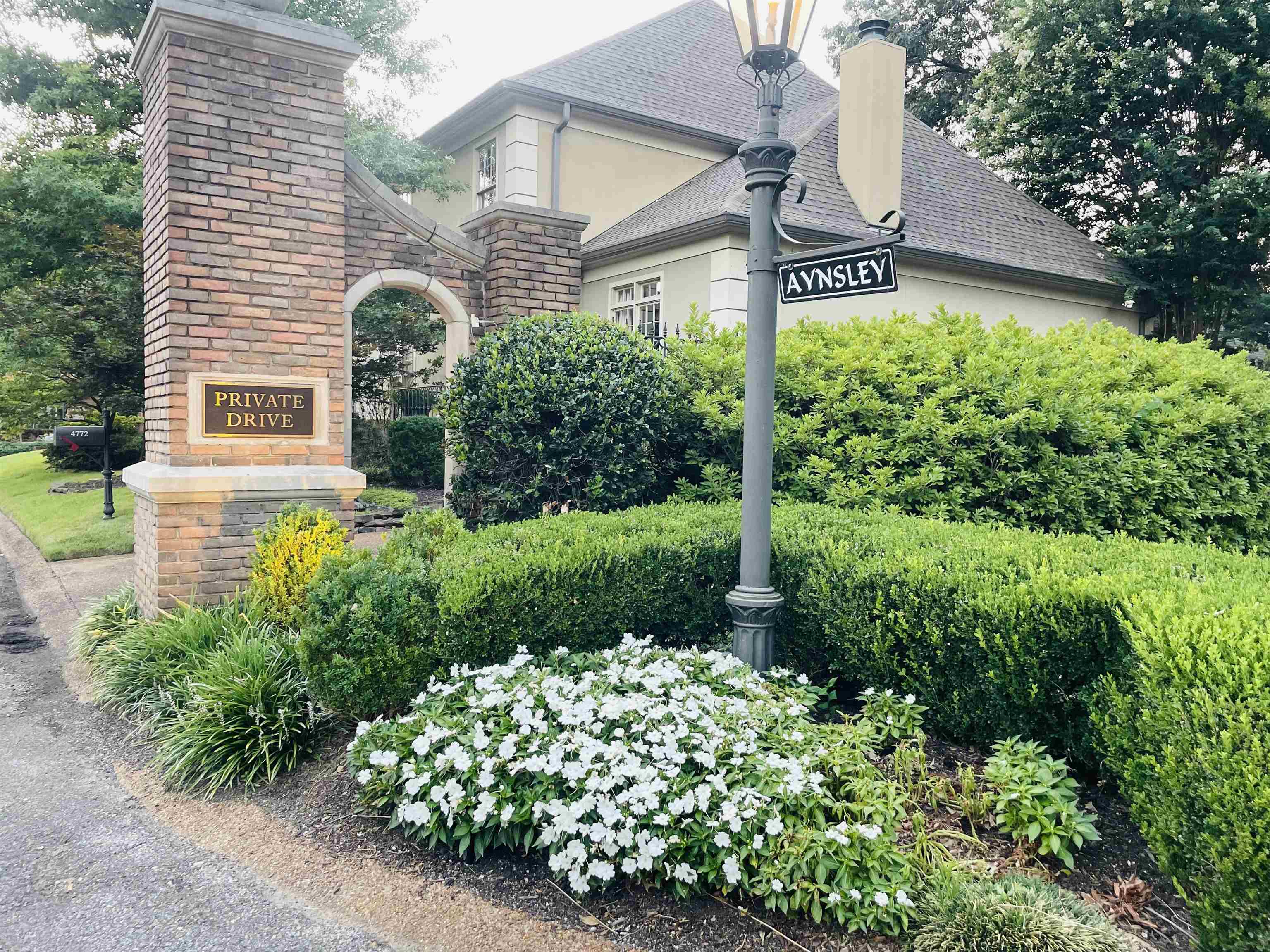 Memphis, Tennessee 38117, United States, 3 Bedrooms Bedrooms, ,3 BathroomsBathrooms,Residential,Pending,51734