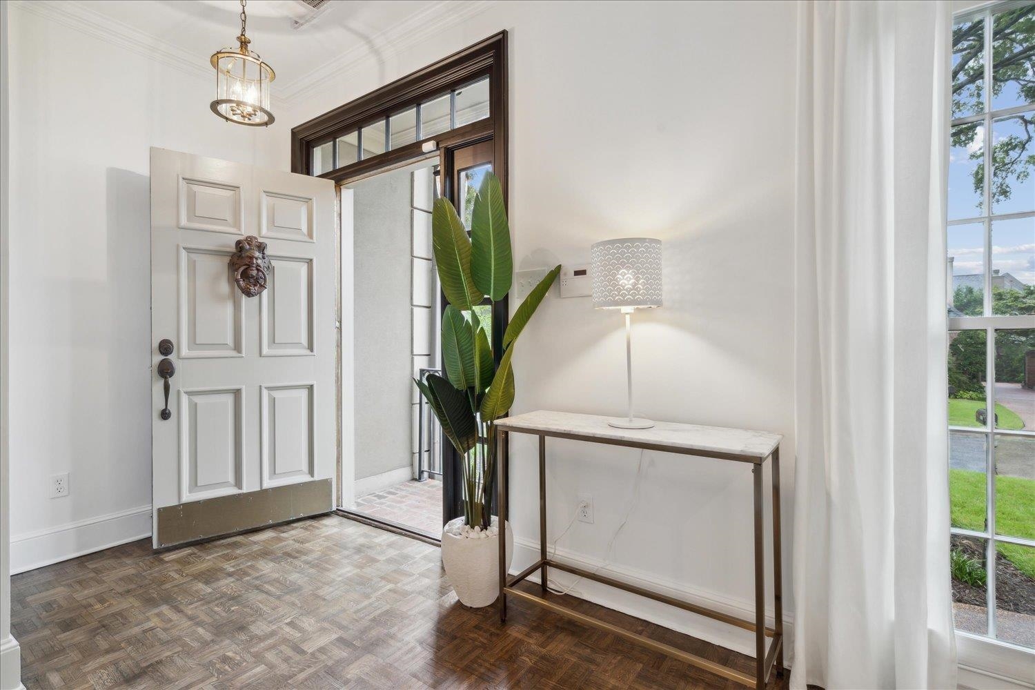 Memphis, Tennessee 38117, United States, 3 Bedrooms Bedrooms, ,3 BathroomsBathrooms,Residential,Pending,51734