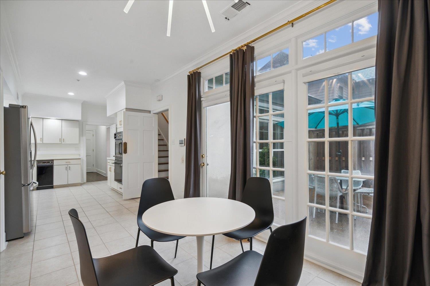 Memphis, Tennessee 38117, United States, 3 Bedrooms Bedrooms, ,3 BathroomsBathrooms,Residential,Pending,51734