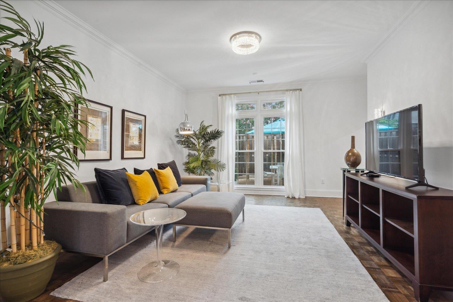 Memphis, Tennessee 38117, United States, 3 Bedrooms Bedrooms, ,3 BathroomsBathrooms,Residential,Pending,51734