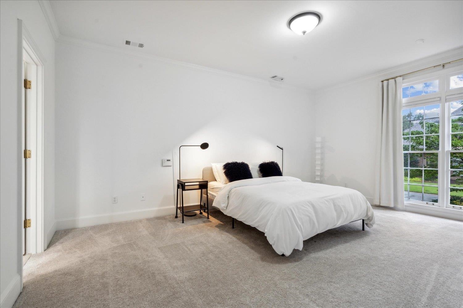 Memphis, Tennessee 38117, United States, 3 Bedrooms Bedrooms, ,3 BathroomsBathrooms,Residential,Pending,51734