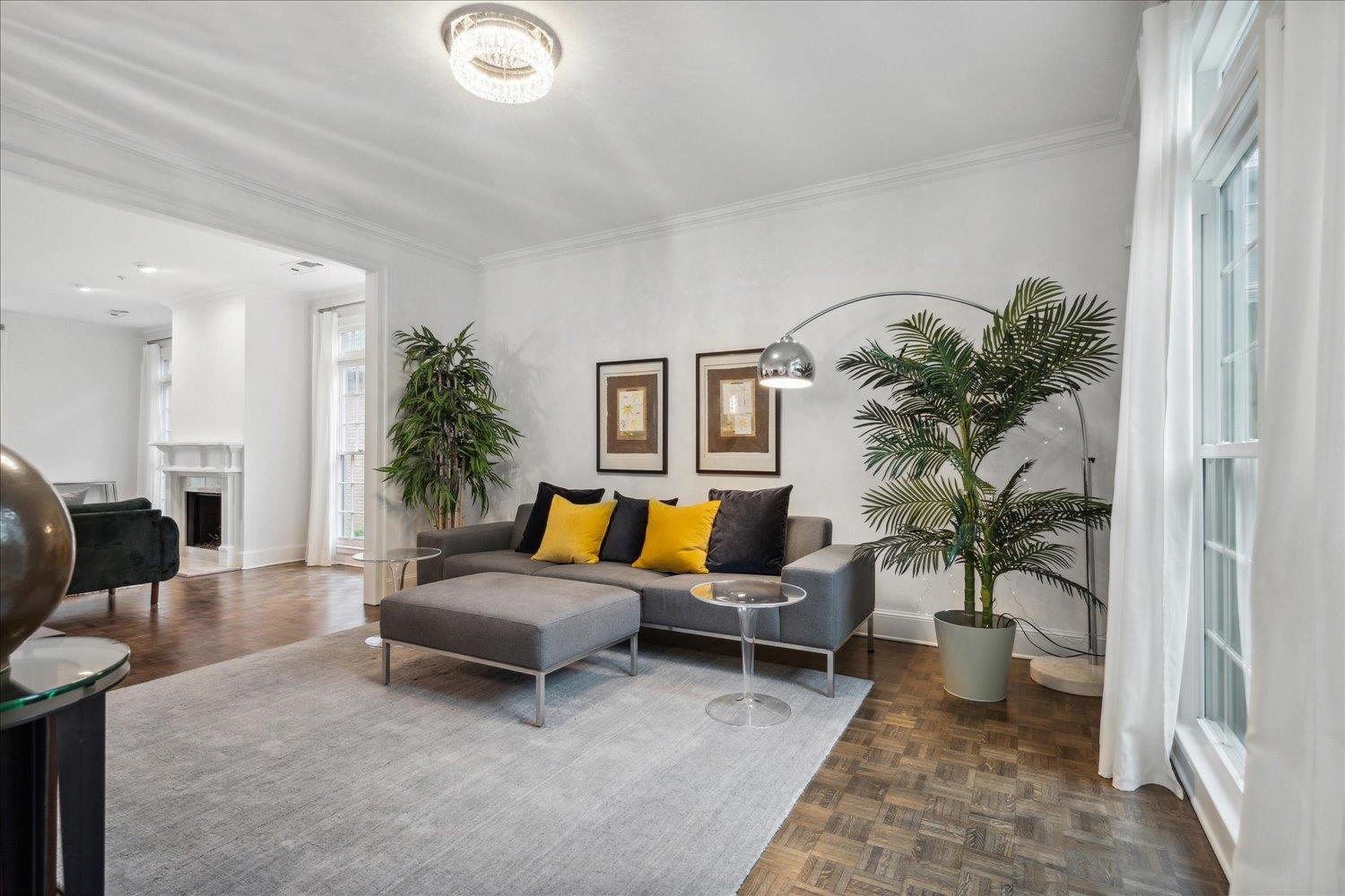 Memphis, Tennessee 38117, United States, 3 Bedrooms Bedrooms, ,3 BathroomsBathrooms,Residential,Pending,51734