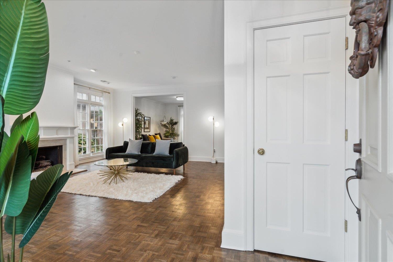 Memphis, Tennessee 38117, United States, 3 Bedrooms Bedrooms, ,3 BathroomsBathrooms,Residential,Pending,51734