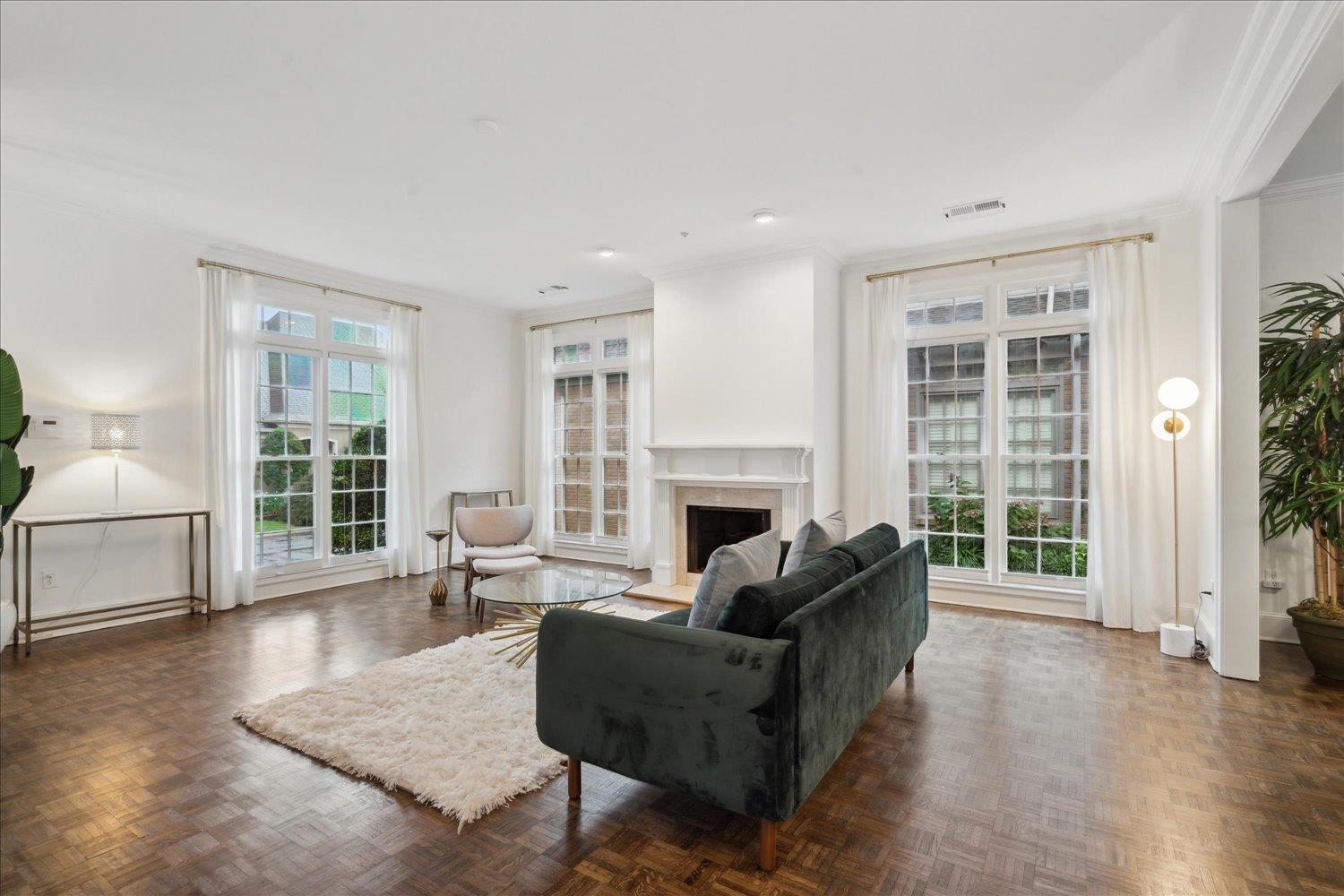 Memphis, Tennessee 38117, United States, 3 Bedrooms Bedrooms, ,3 BathroomsBathrooms,Residential,Pending,51734