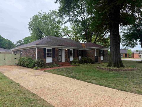 Photo of 1918 CHERRY RD, Memphis, TN 38117 (MLS # 10220200)