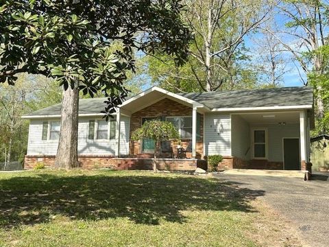 Photo of 635 EAST END DR, Savannah, TN 38372 (MLS # 10219049)