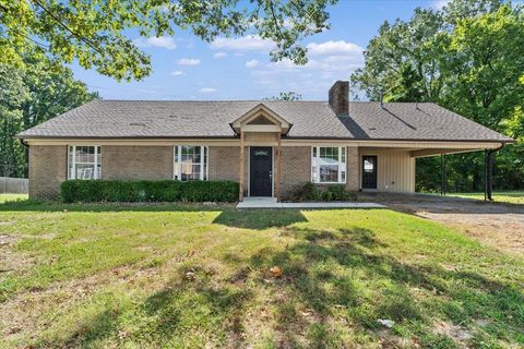 Photo of 101 SIVIL CIR, Covington, TN 38019 (MLS # 10204205)