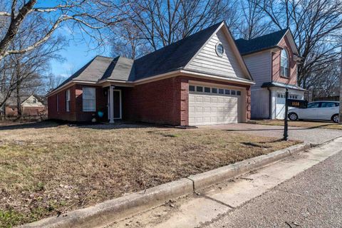 Photo of 1158 CLEAR CREEK RD, Collierville, TN 38017 (MLS # 10214626)