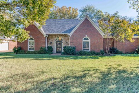 Photo of 8795 S POPLAR LAKE DR, Germantown, TN 38138 (MLS # 10208930)