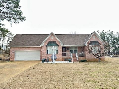 Photo of 605 FARBER DR, Adamsville, TN 38310 (MLS # 10214975)
