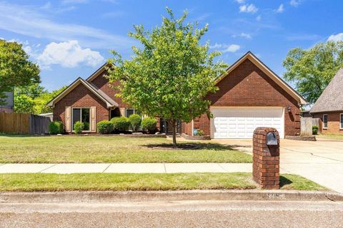 Photo of 8052 SARA JANE LN, Bartlett, TN 38133 (MLS # 10220851)