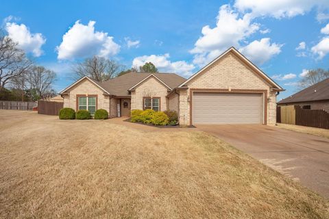 Photo of 34 THISTLEDOWN CV, Humboldt, TN 38343 (MLS # 10217697)