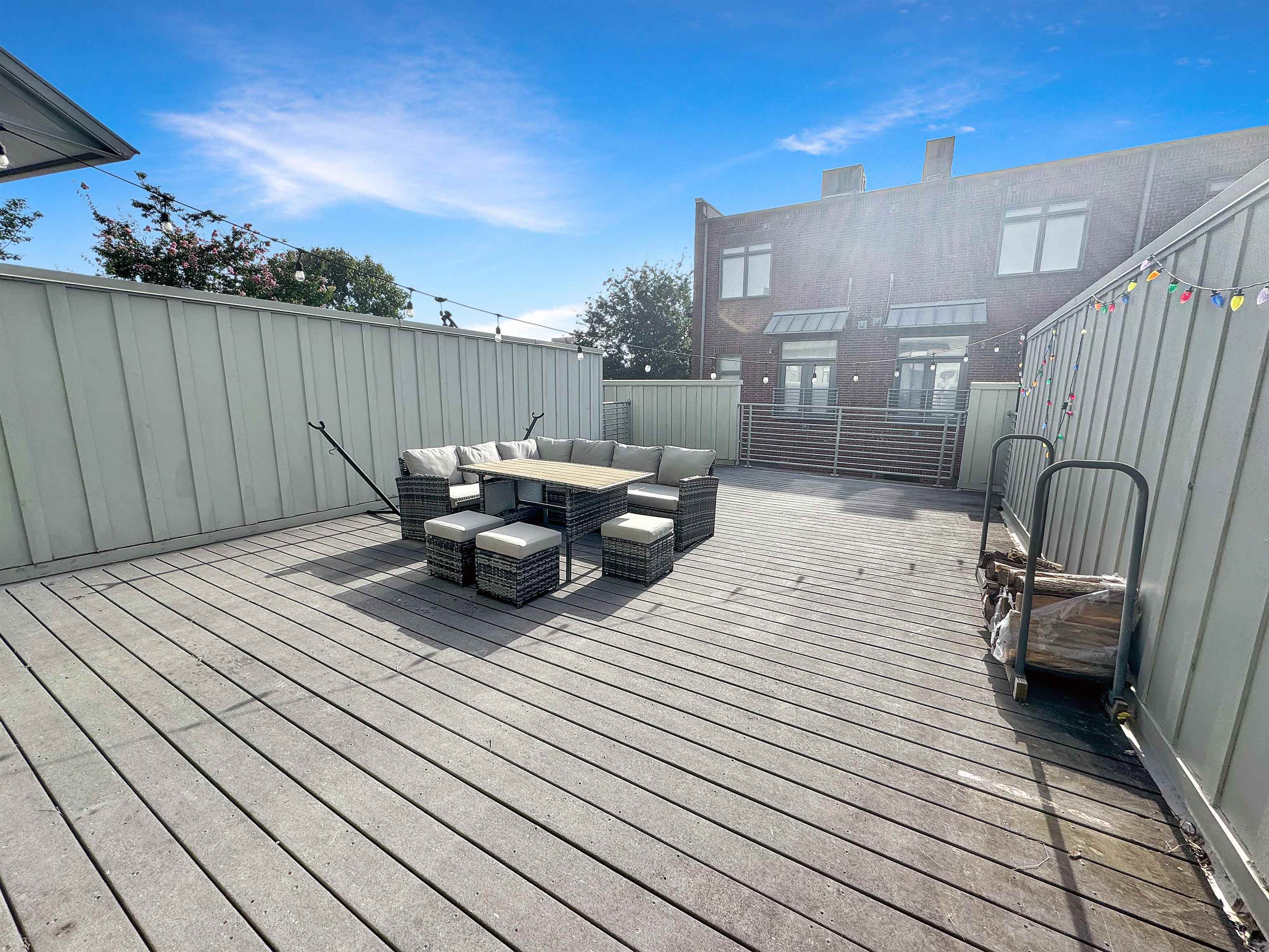 Memphis, Tennessee 38103, United States, 2 Bedrooms Bedrooms, ,3 BathroomsBathrooms,Residential,Active,50017