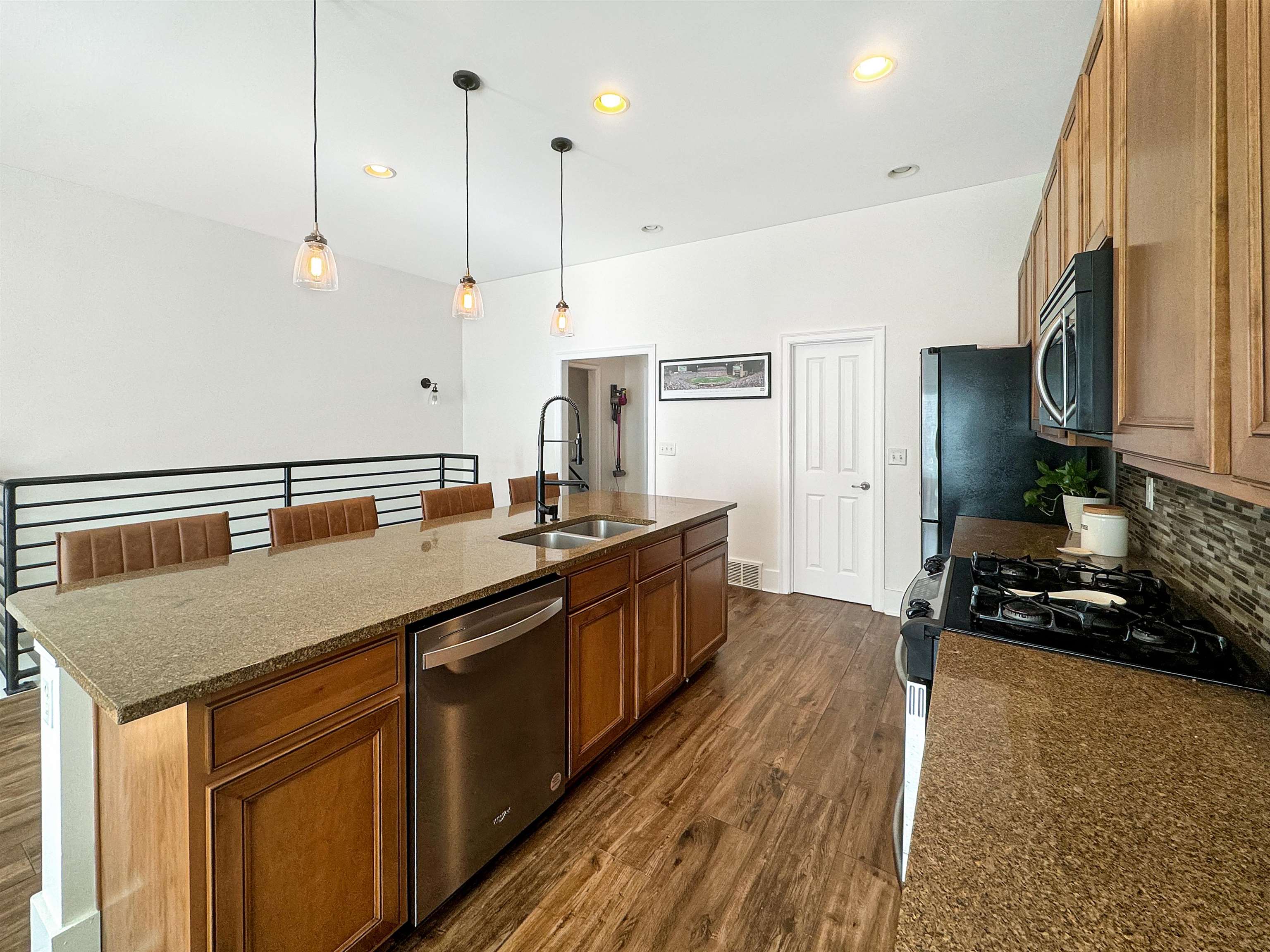 Memphis, Tennessee 38103, United States, 2 Bedrooms Bedrooms, ,3 BathroomsBathrooms,Residential,Active,50017