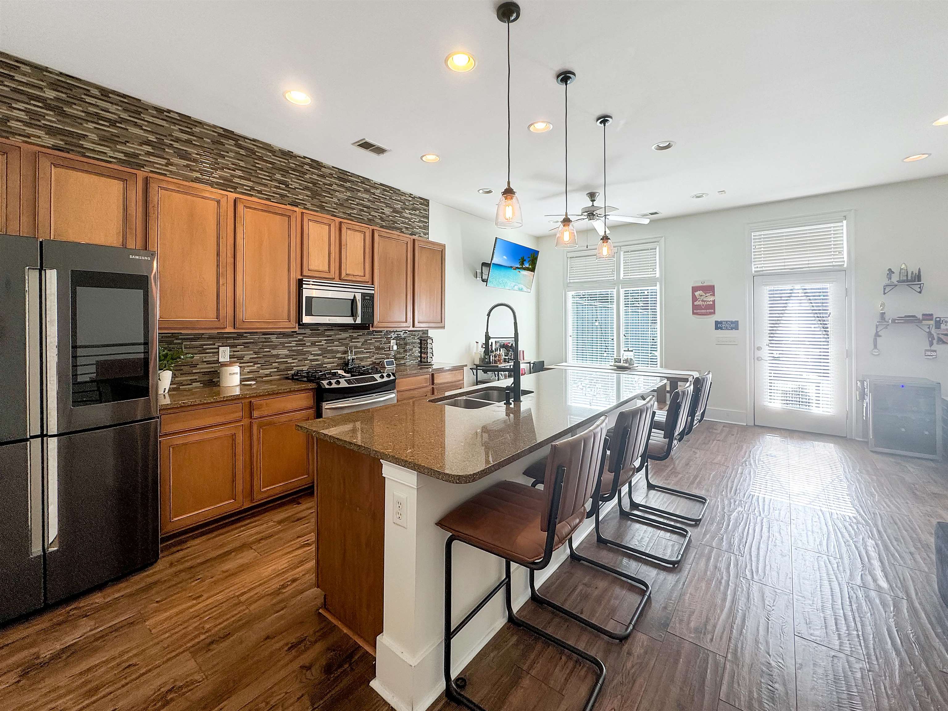 Memphis, Tennessee 38103, United States, 2 Bedrooms Bedrooms, ,3 BathroomsBathrooms,Residential,Active,50017