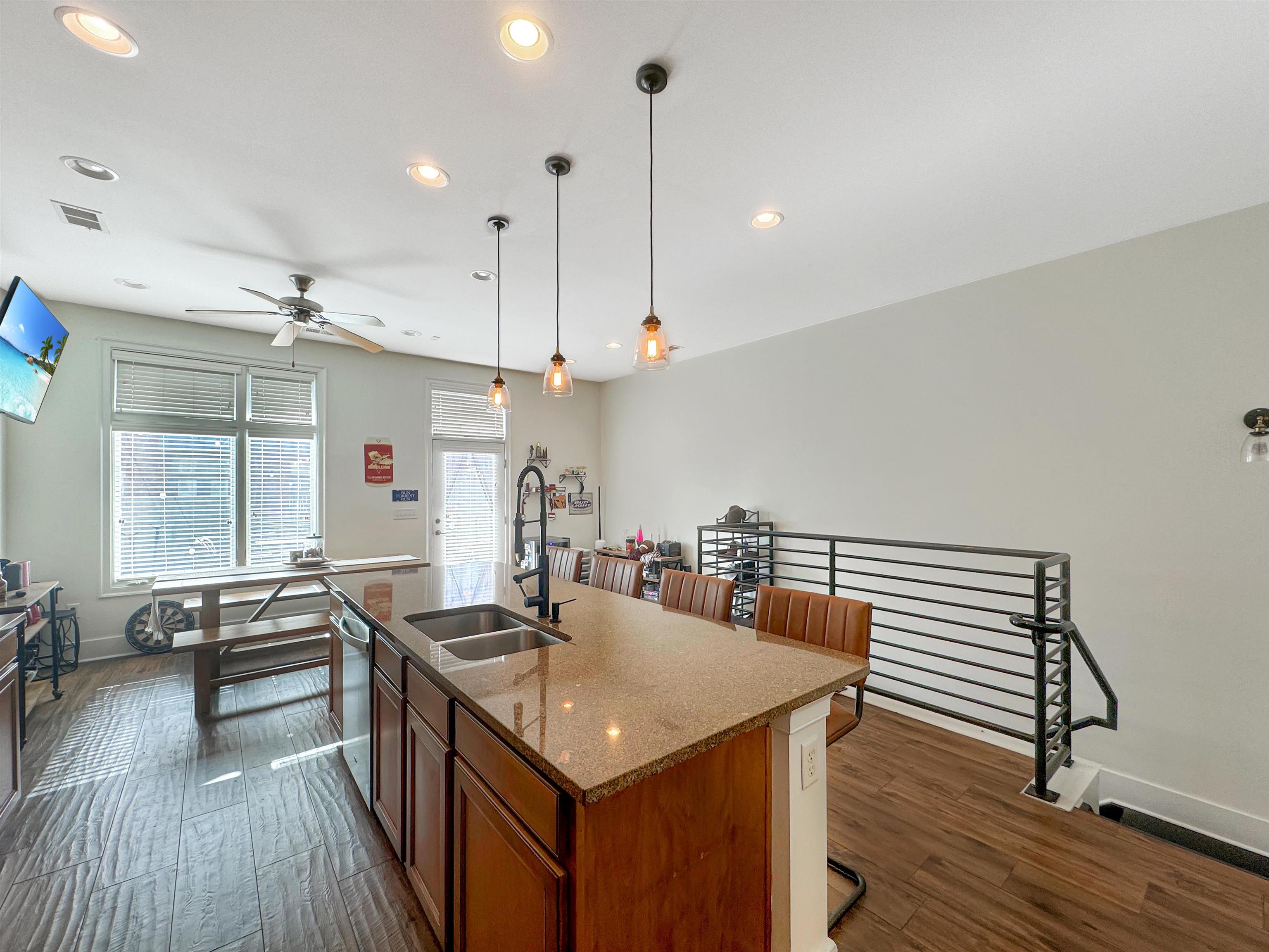 Memphis, Tennessee 38103, United States, 2 Bedrooms Bedrooms, ,3 BathroomsBathrooms,Residential,Active,50017