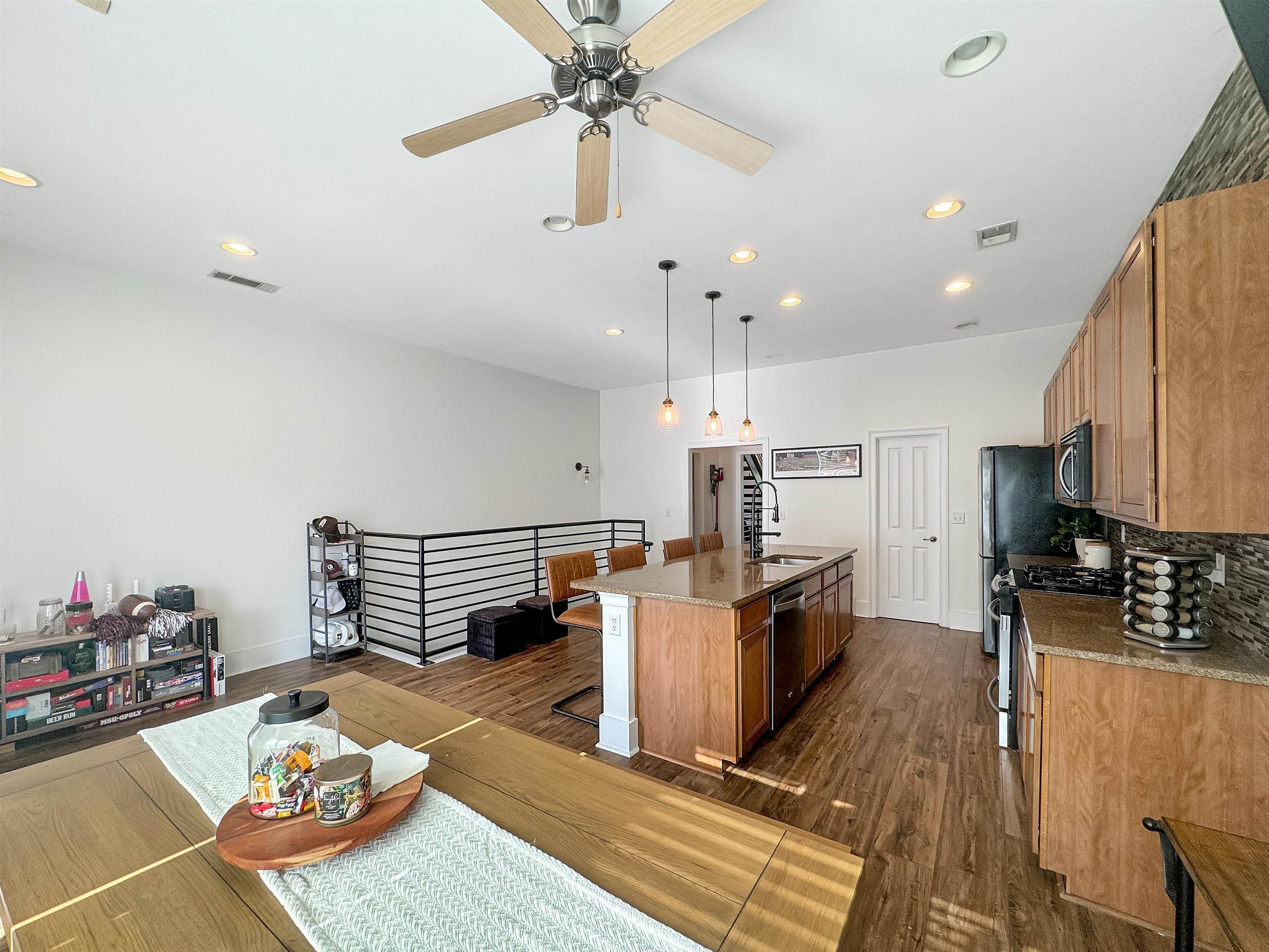 Memphis, Tennessee 38103, United States, 2 Bedrooms Bedrooms, ,3 BathroomsBathrooms,Residential,Active,50017