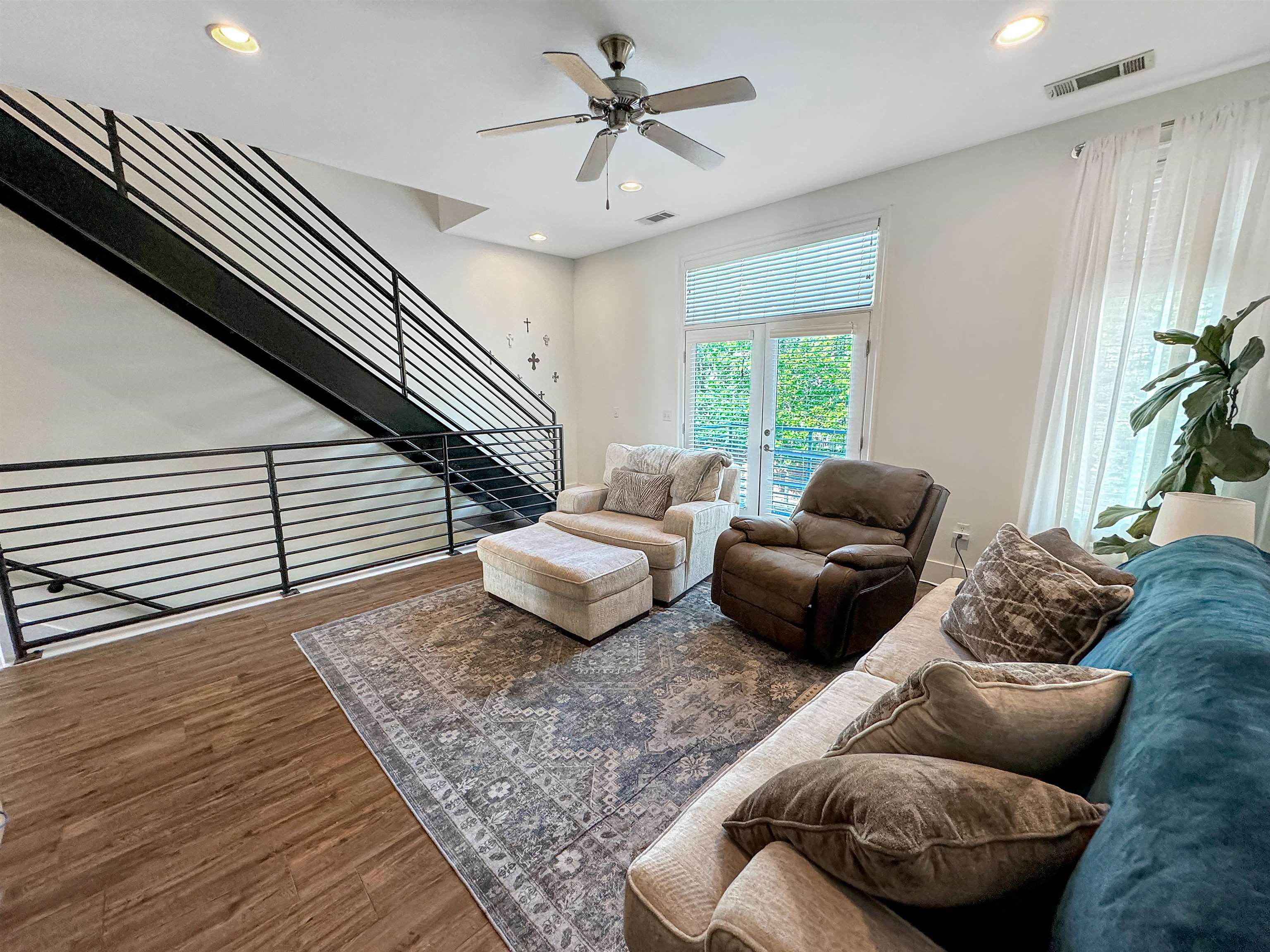 Memphis, Tennessee 38103, United States, 2 Bedrooms Bedrooms, ,3 BathroomsBathrooms,Residential,Active,50017