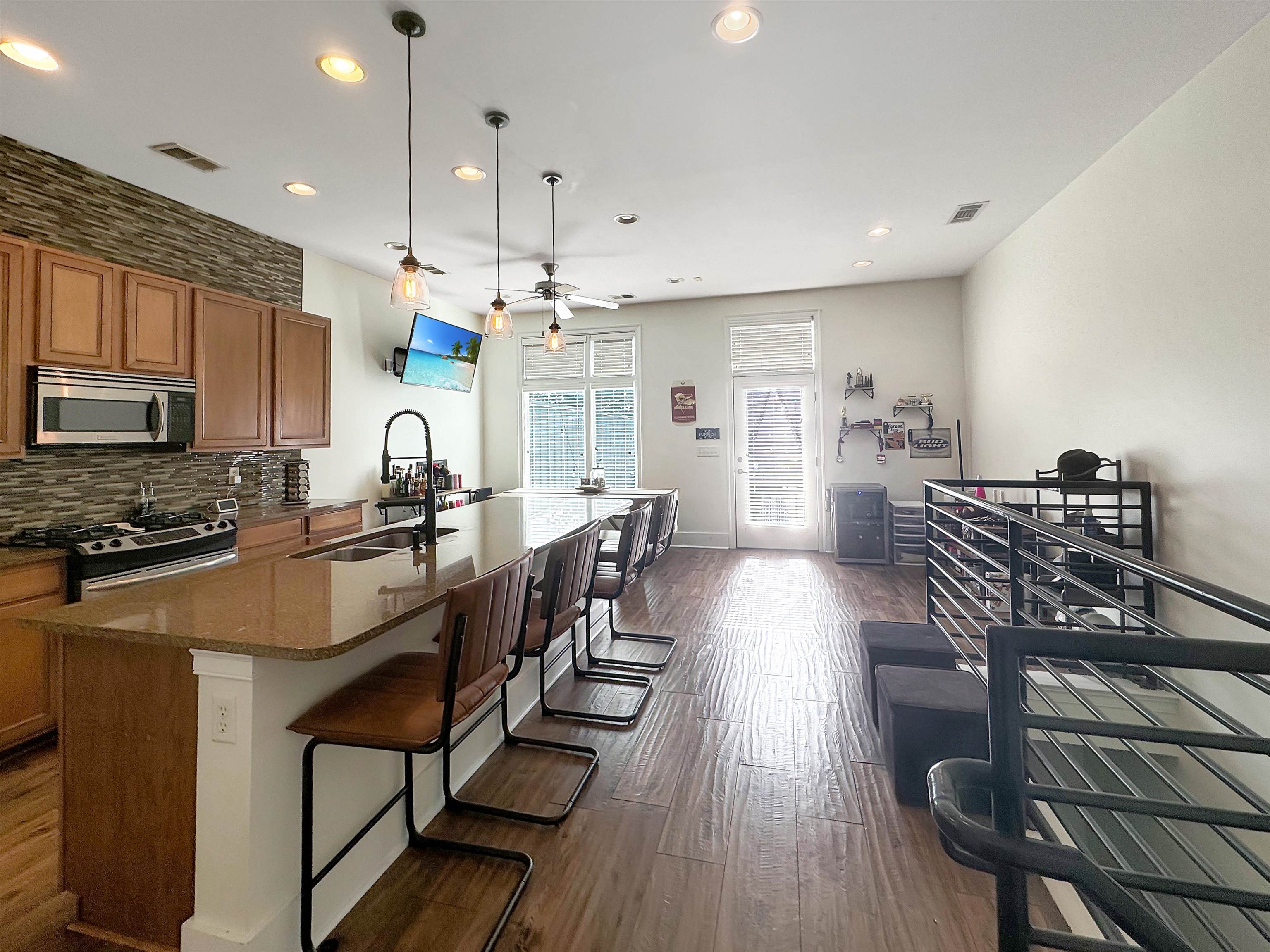 Memphis, Tennessee 38103, United States, 2 Bedrooms Bedrooms, ,3 BathroomsBathrooms,Residential,Active,50017