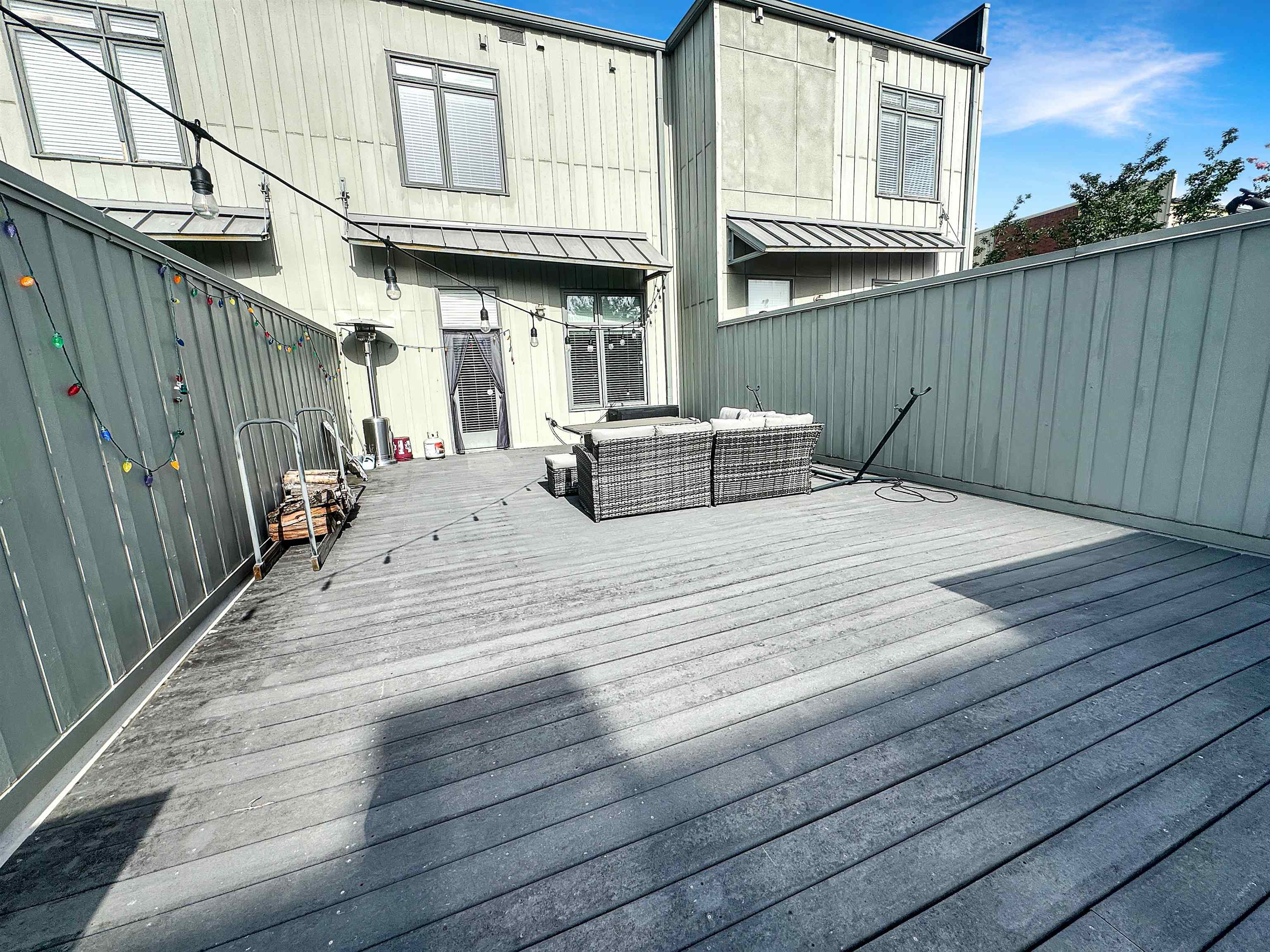 Memphis, Tennessee 38103, United States, 2 Bedrooms Bedrooms, ,3 BathroomsBathrooms,Residential,Active,50017