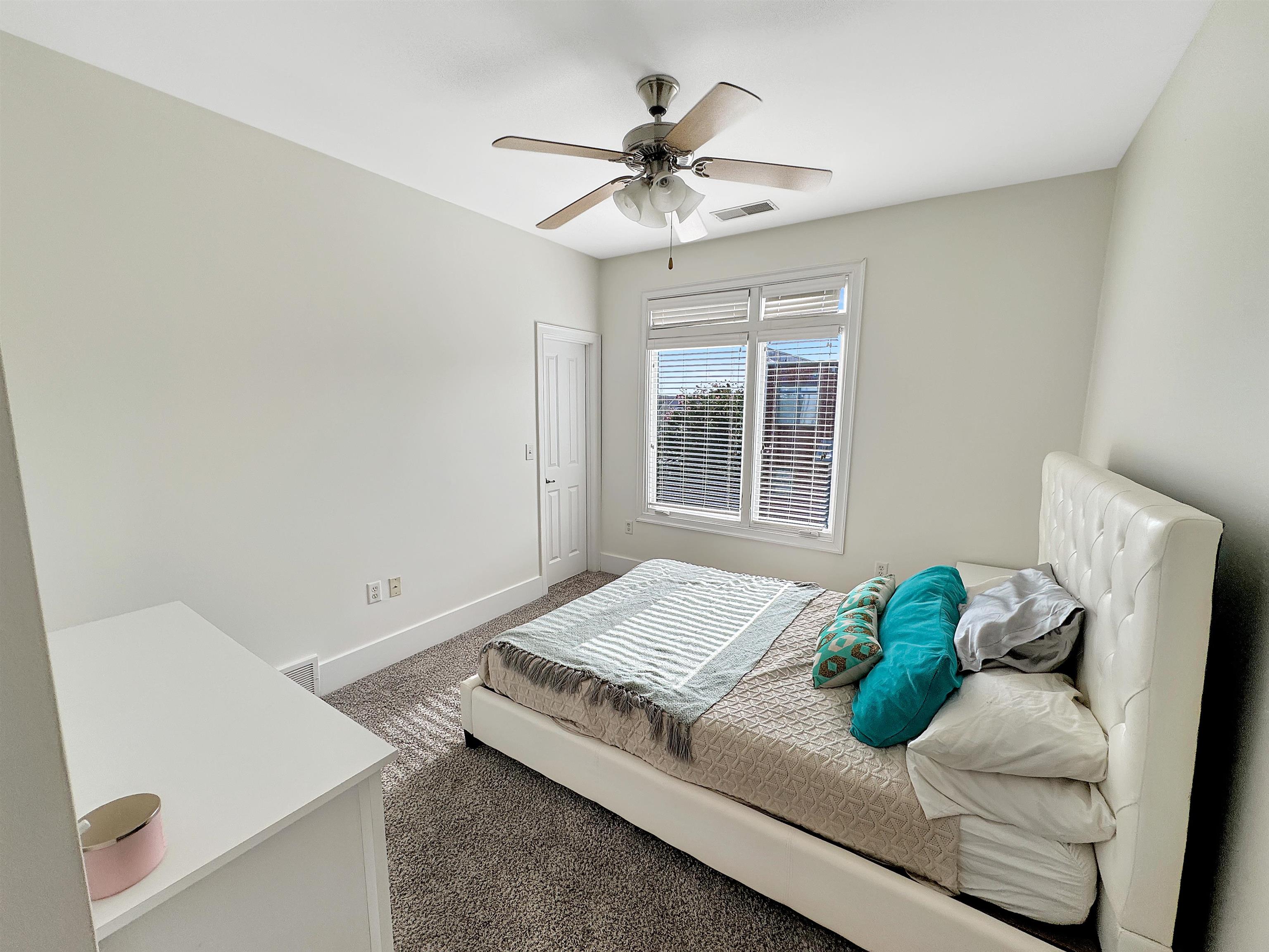 Memphis, Tennessee 38103, United States, 2 Bedrooms Bedrooms, ,3 BathroomsBathrooms,Residential,Active,50017