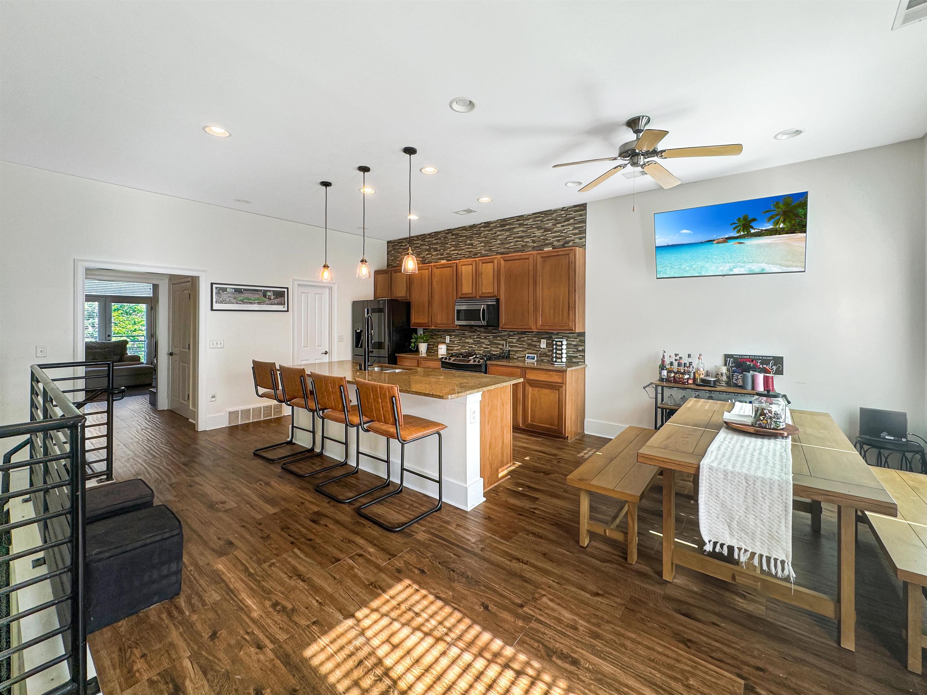 Memphis, Tennessee 38103, United States, 2 Bedrooms Bedrooms, ,3 BathroomsBathrooms,Residential,Active,50017