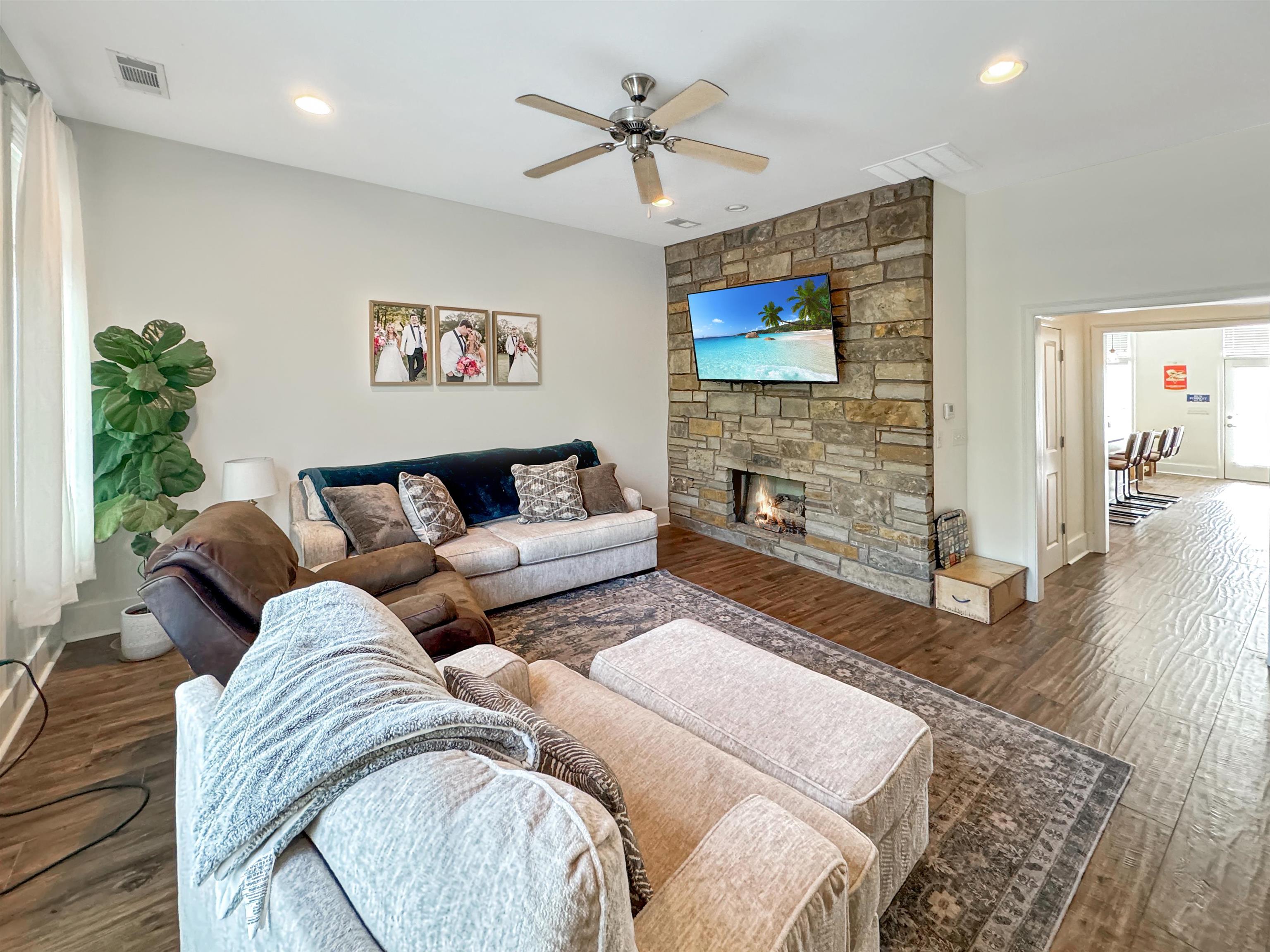 Memphis, Tennessee 38103, United States, 2 Bedrooms Bedrooms, ,3 BathroomsBathrooms,Residential,Active,50017