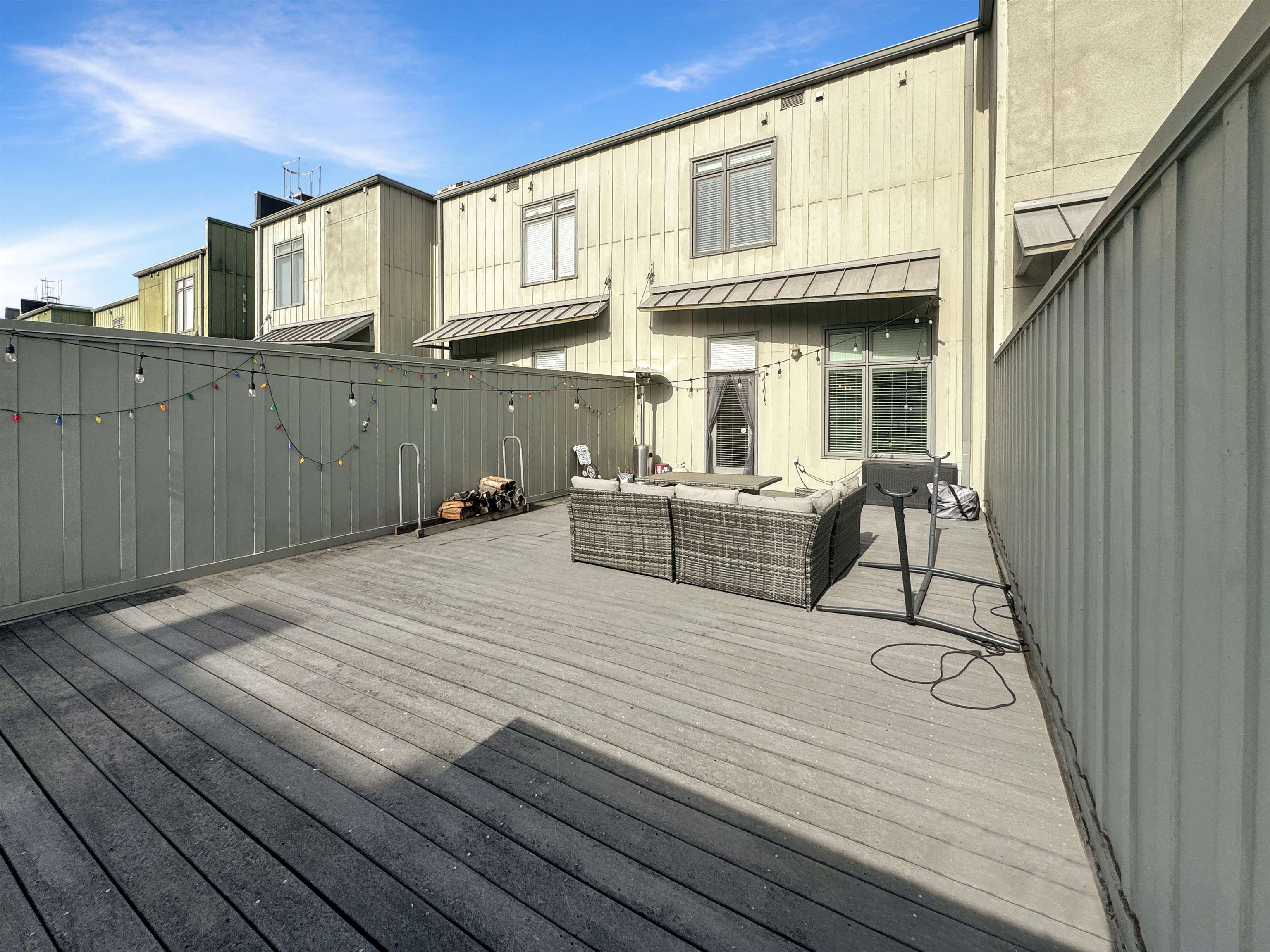 Memphis, Tennessee 38103, United States, 2 Bedrooms Bedrooms, ,3 BathroomsBathrooms,Residential,Active,50017