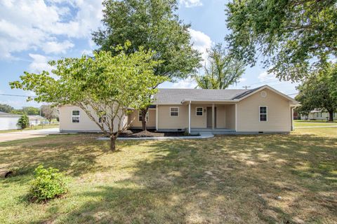 Photo of 635 HARBERT DR, Savannah, TN 38372 (MLS # 10202322)