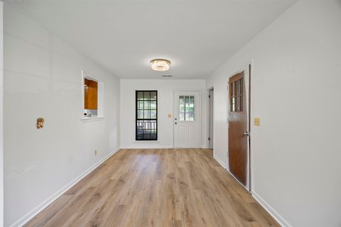 Photo of 290 FAIRWAY DR, Saulsbury, TN 38067 (MLS # 10201234)