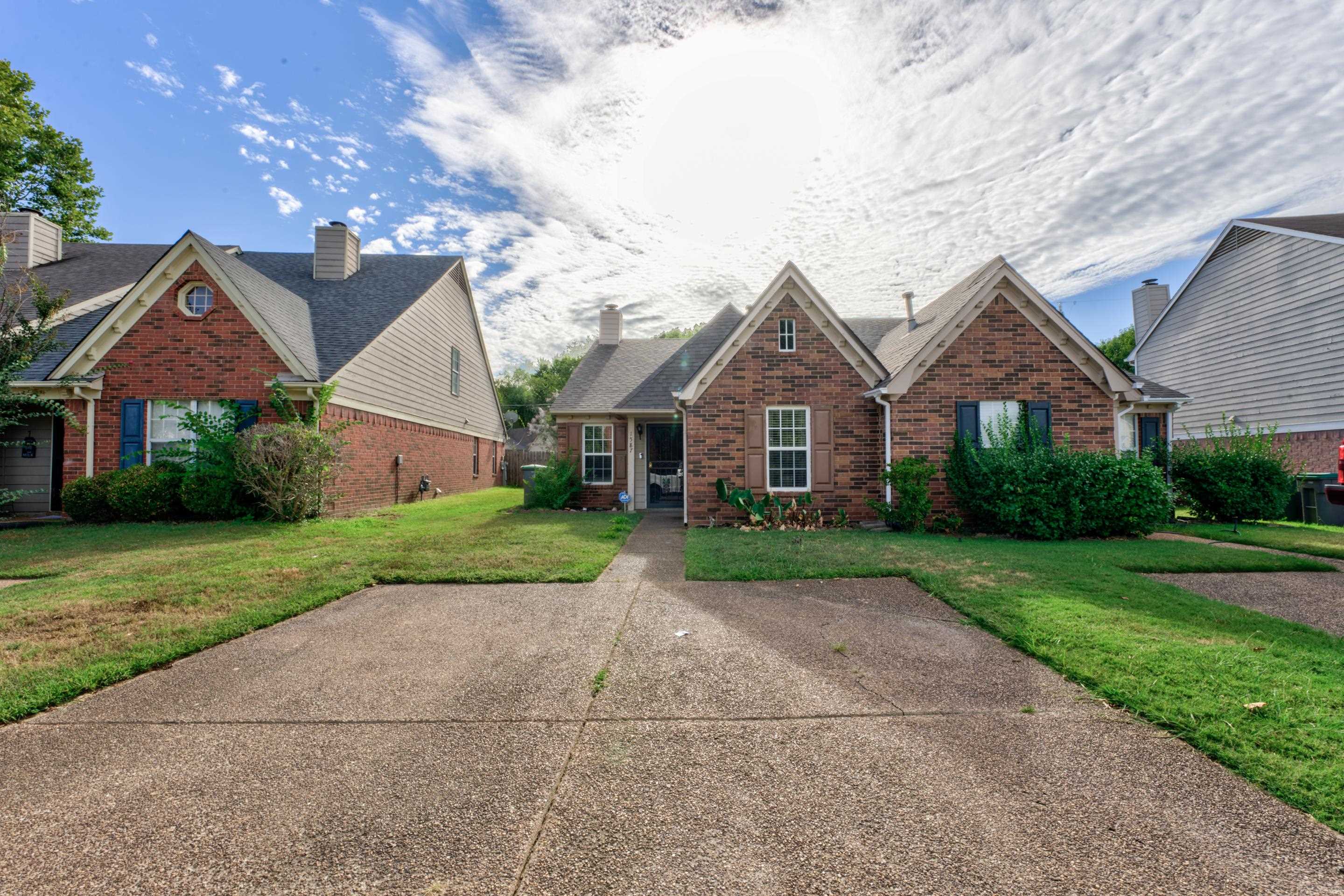 View Memphis, TN 38016 townhome