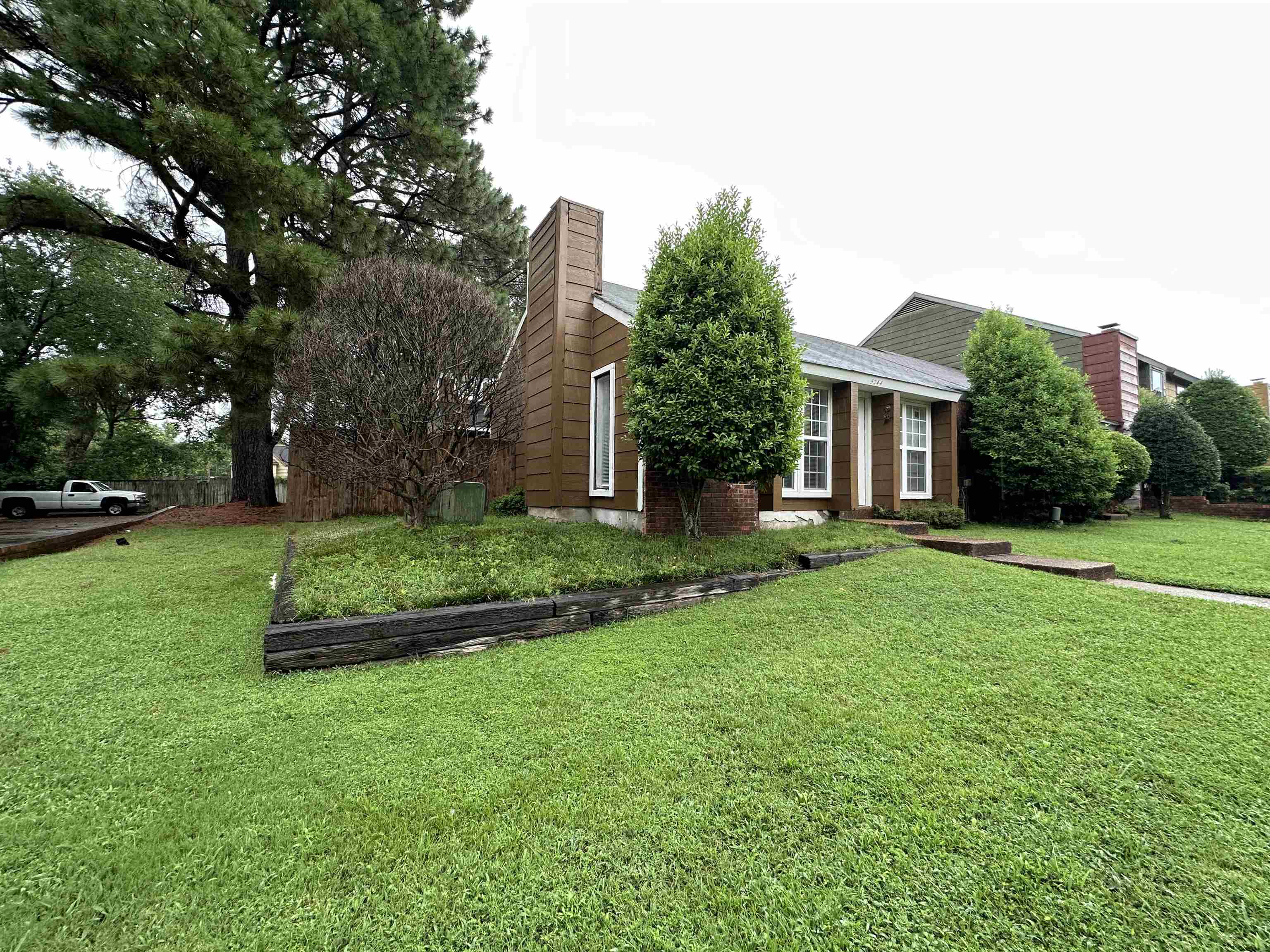 View Memphis, TN 38116 townhome